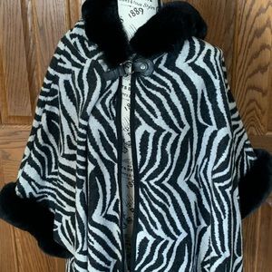 Women warm and fuzzy shawl with hood